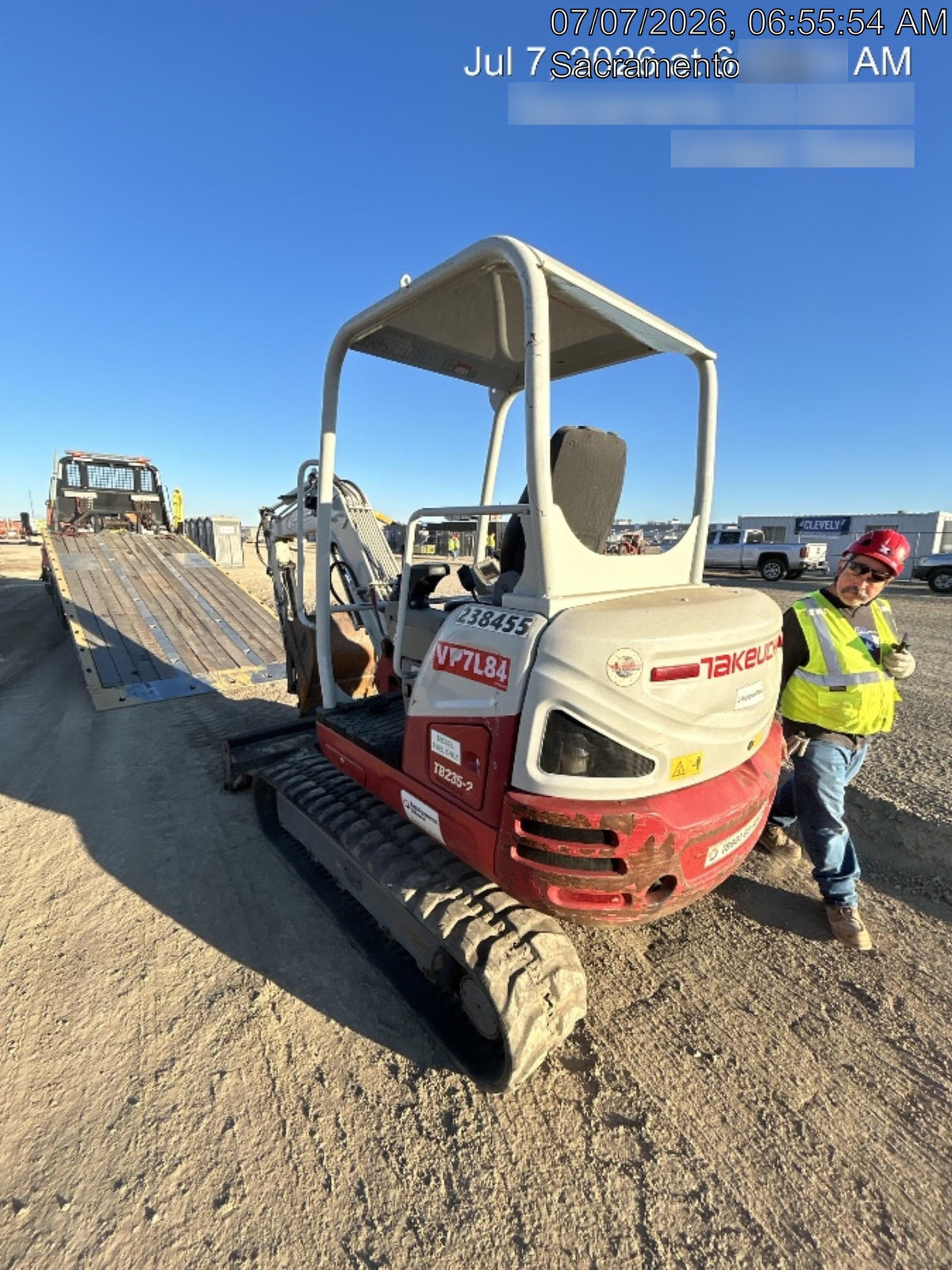 2022 TAKEUCHI TB235-2R