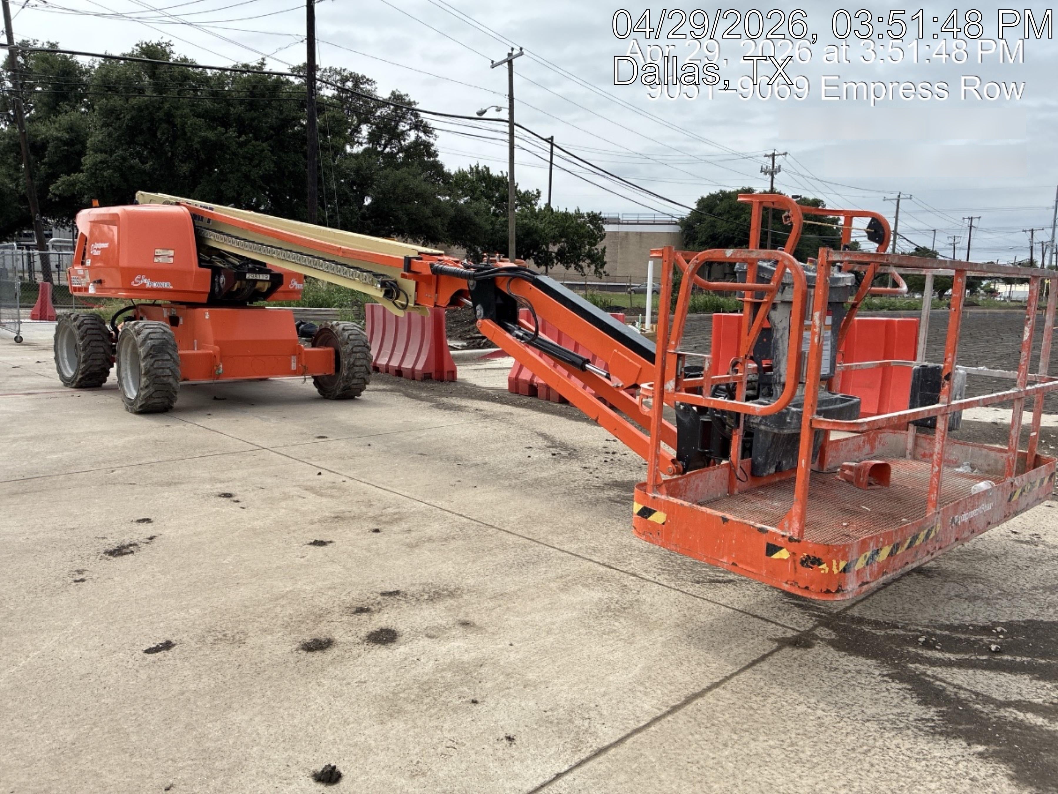 2023 JLG 660SJ