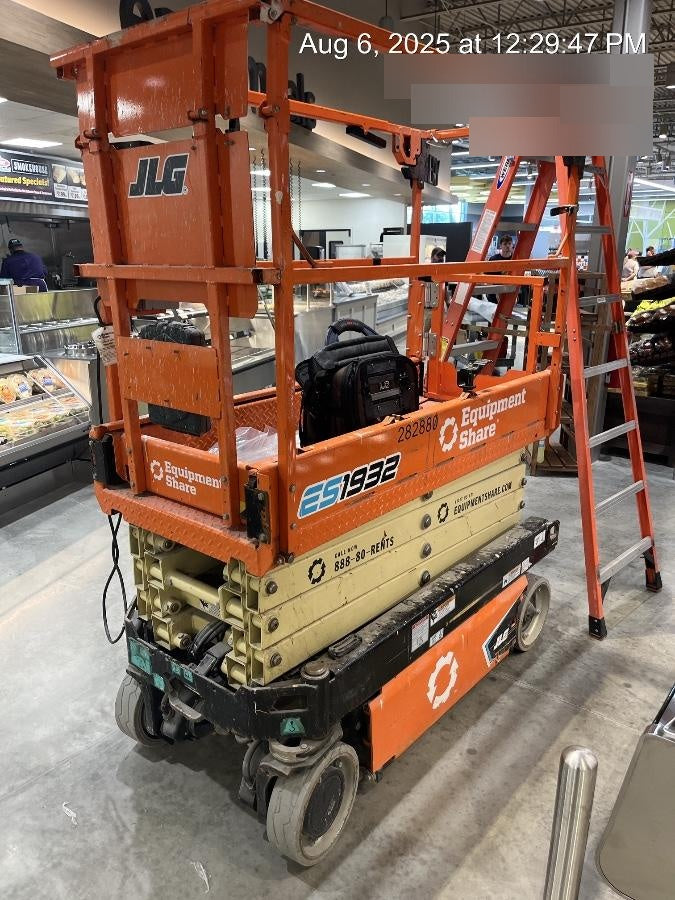 2022 JLG ES1932