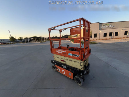 2023 JLG ES1932