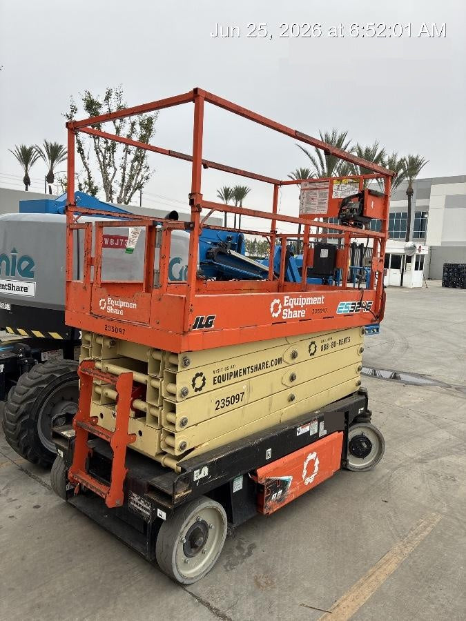 2022 JLG ES3246
