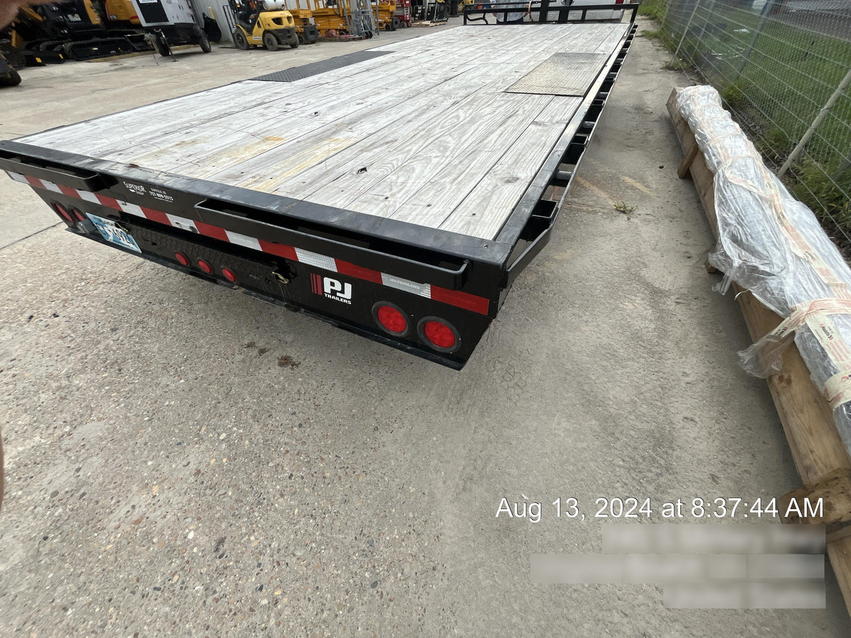 2023 PJ TRAILERS F8