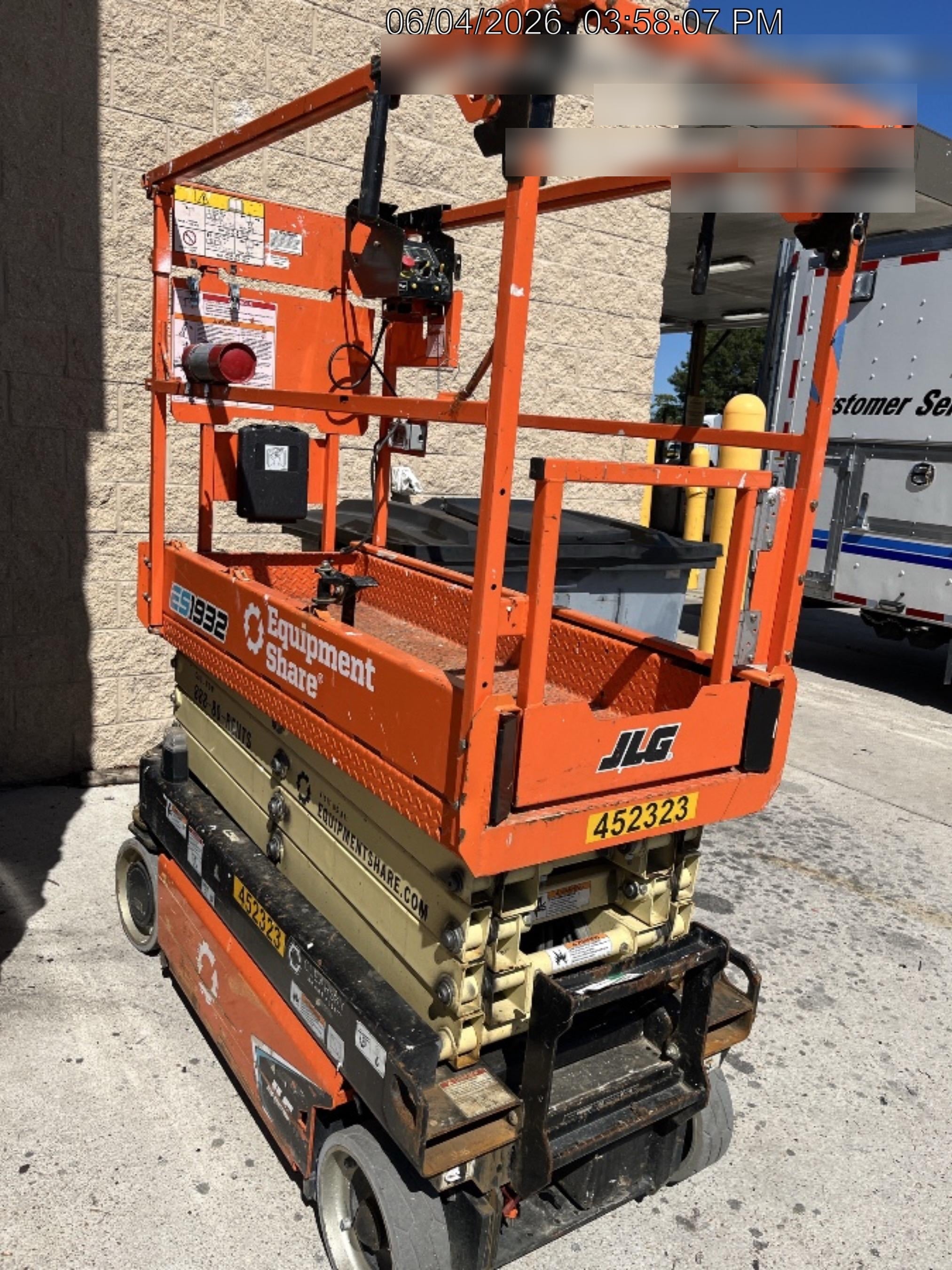 2024 JLG ES1932