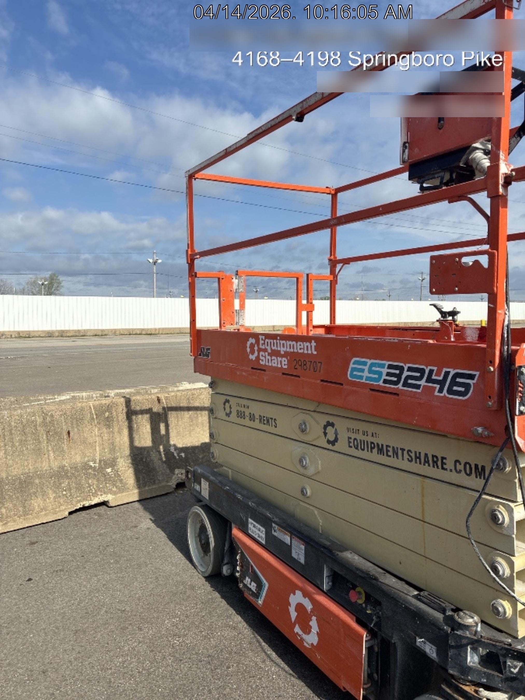 2023 JLG ES3246