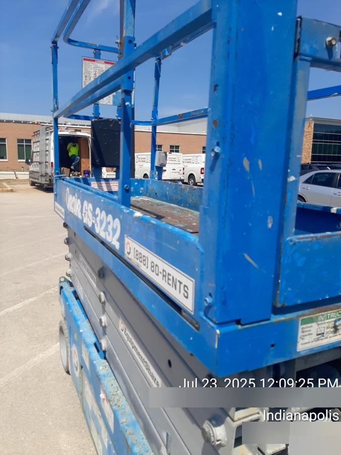2016 Genie GS-3232 32' Narrow Scissor Lift