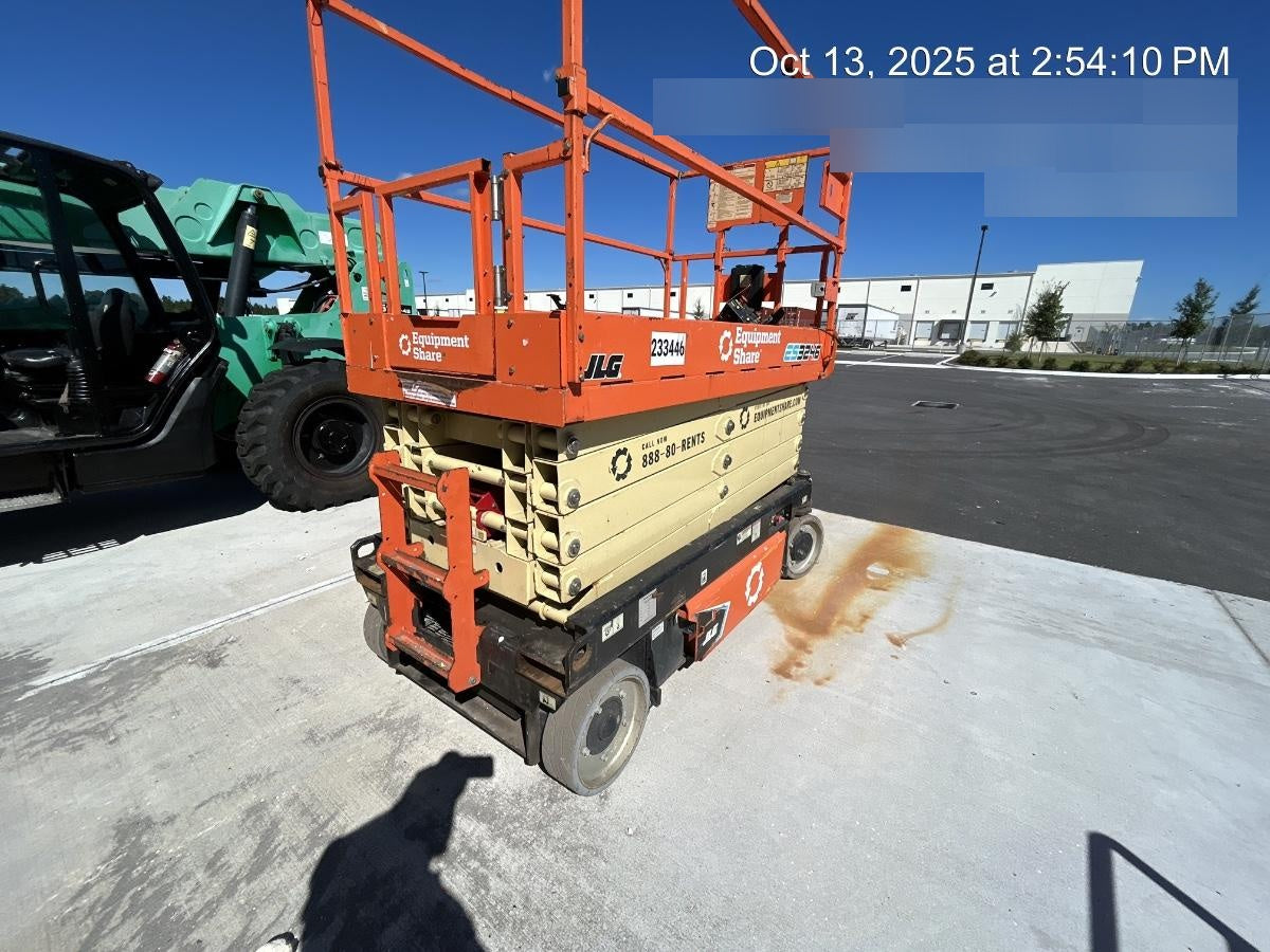 2022 JLG ES3246