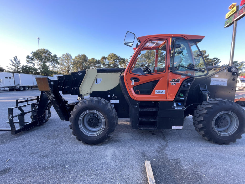 2022 JLG 1075