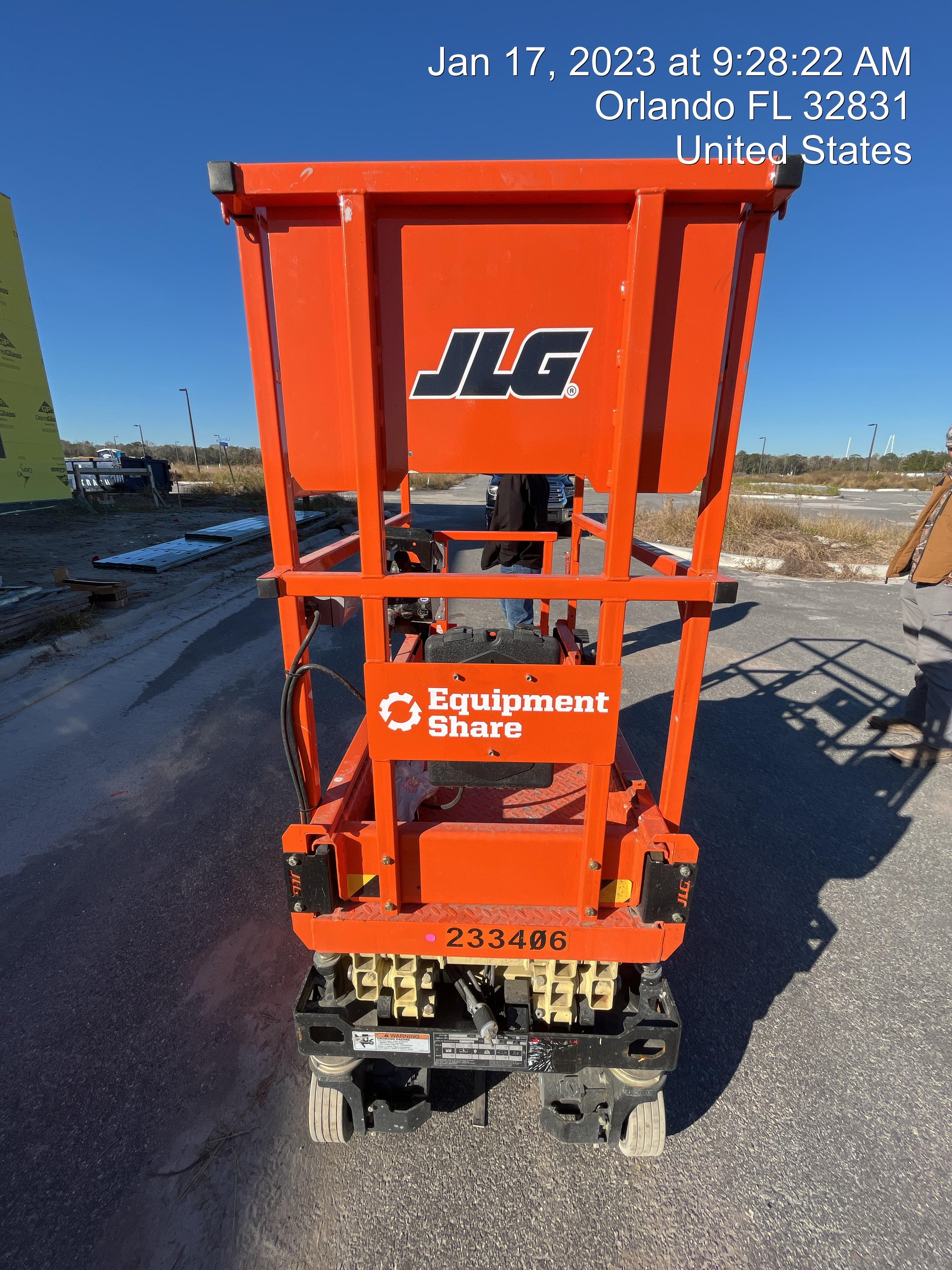 2022 JLG ES1330L