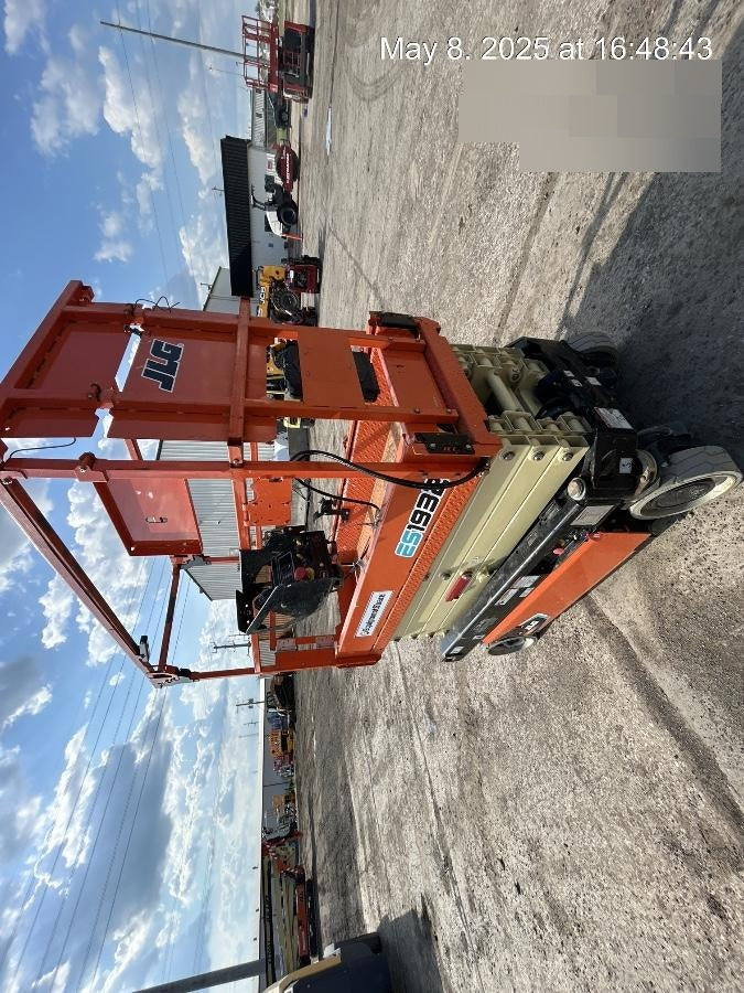 2021 JLG ES1932
