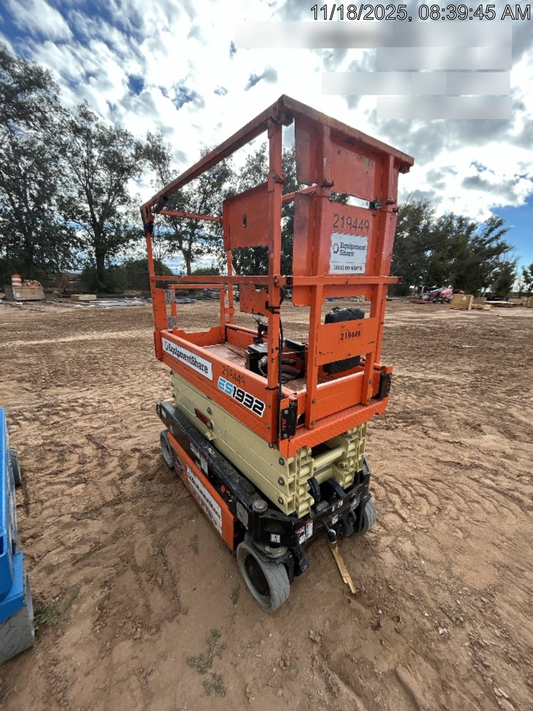 2022 JLG ES1932