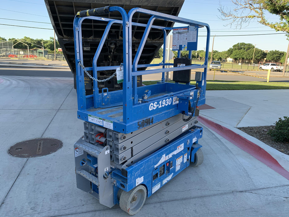 2019 Genie GS-1930 Fixed Rails with Chain Entry