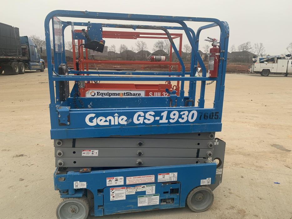 2017 Genie GS-1930 Genie GS-1930 Lift w/Fixed Rail and Chain Entry