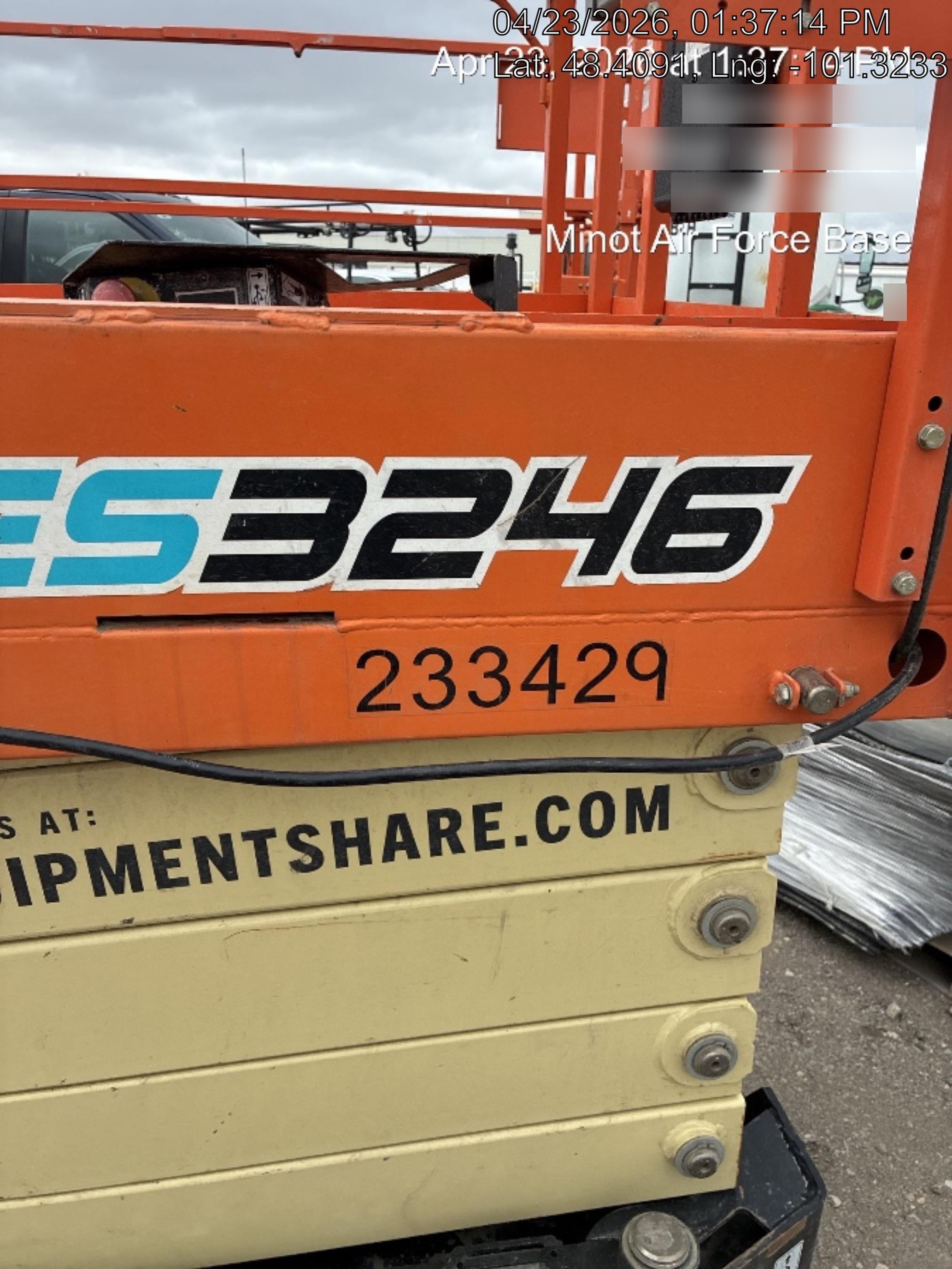 2022 JLG ES3246