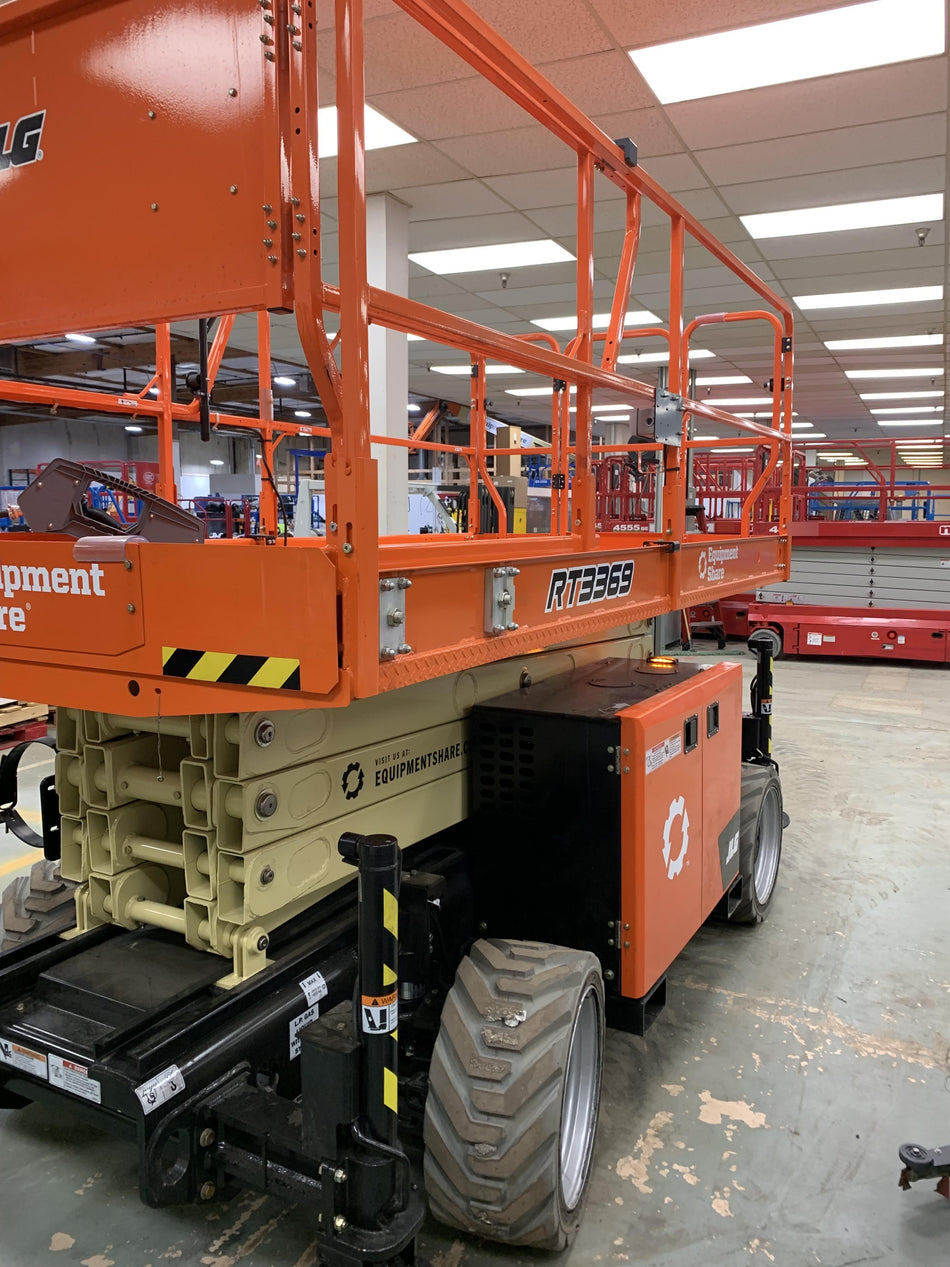 2022 JLG RT3369