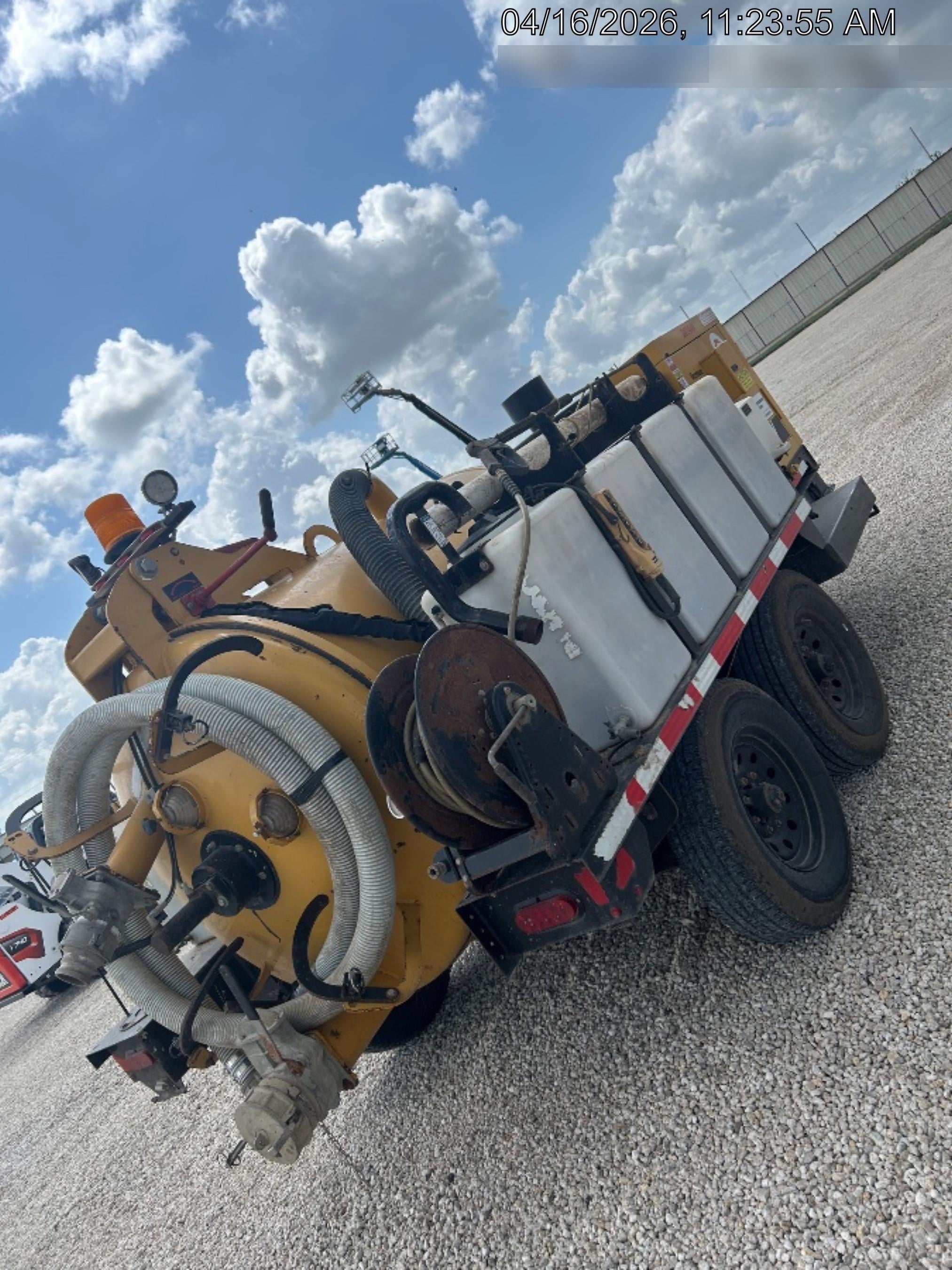 2023 Vac-Tron LP573XDT T4 Koehler Diesel Engine, 500 Gallon Debris Tank, x2 100 Gallon Water Tanks