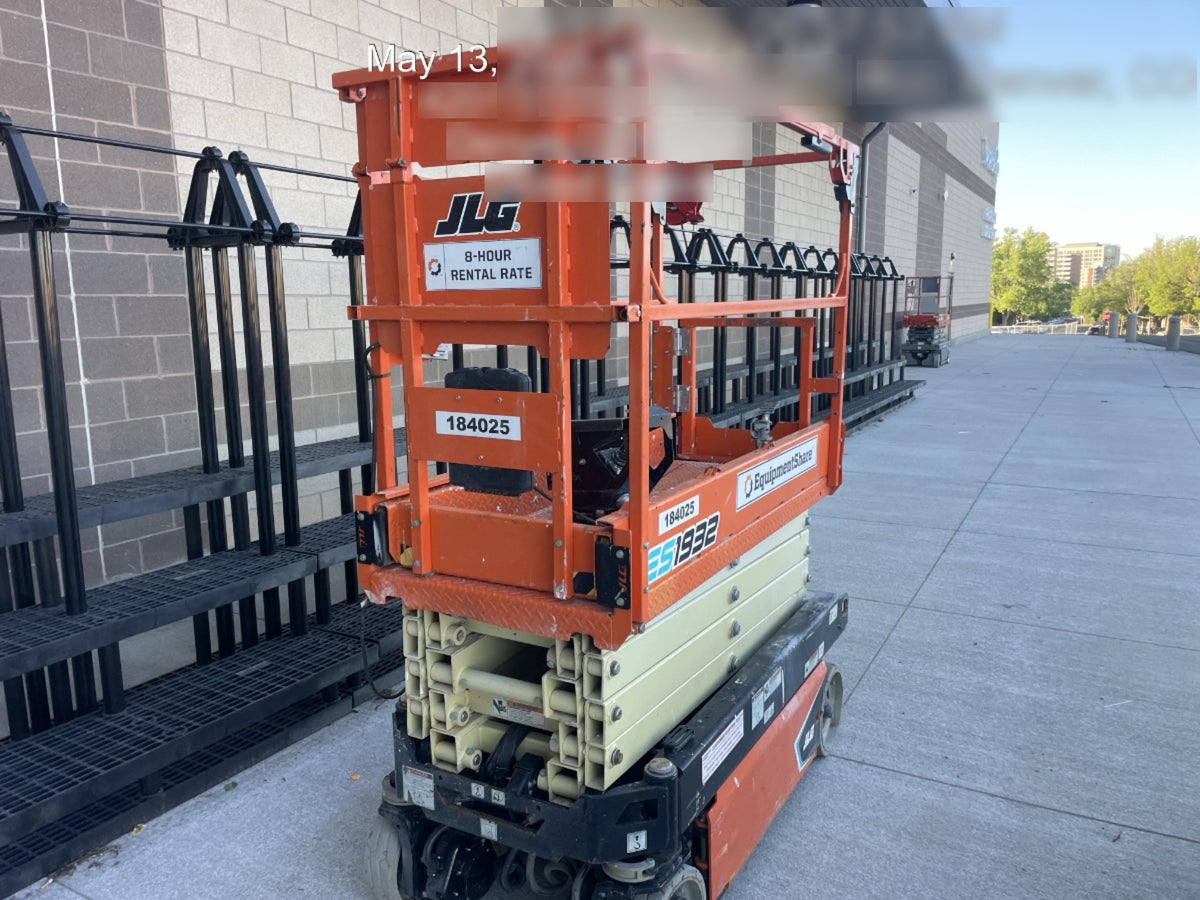 2021 JLG ES1932