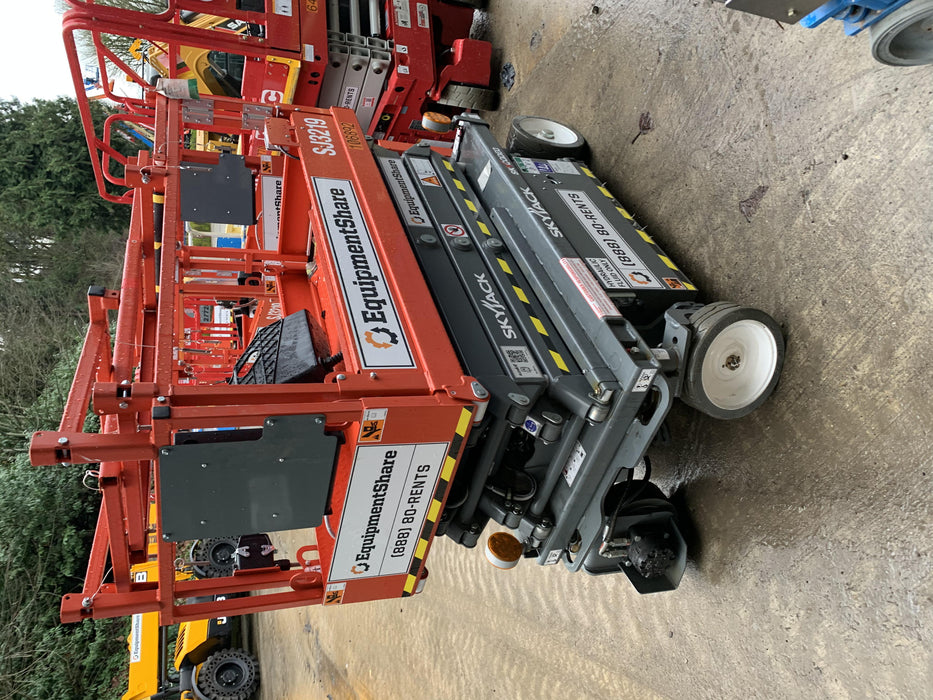 2020 Skyjack SJIII-3219 Solid NM Tires, Half height spring hinged entry gate, Dual Beacons, 800W Inverter