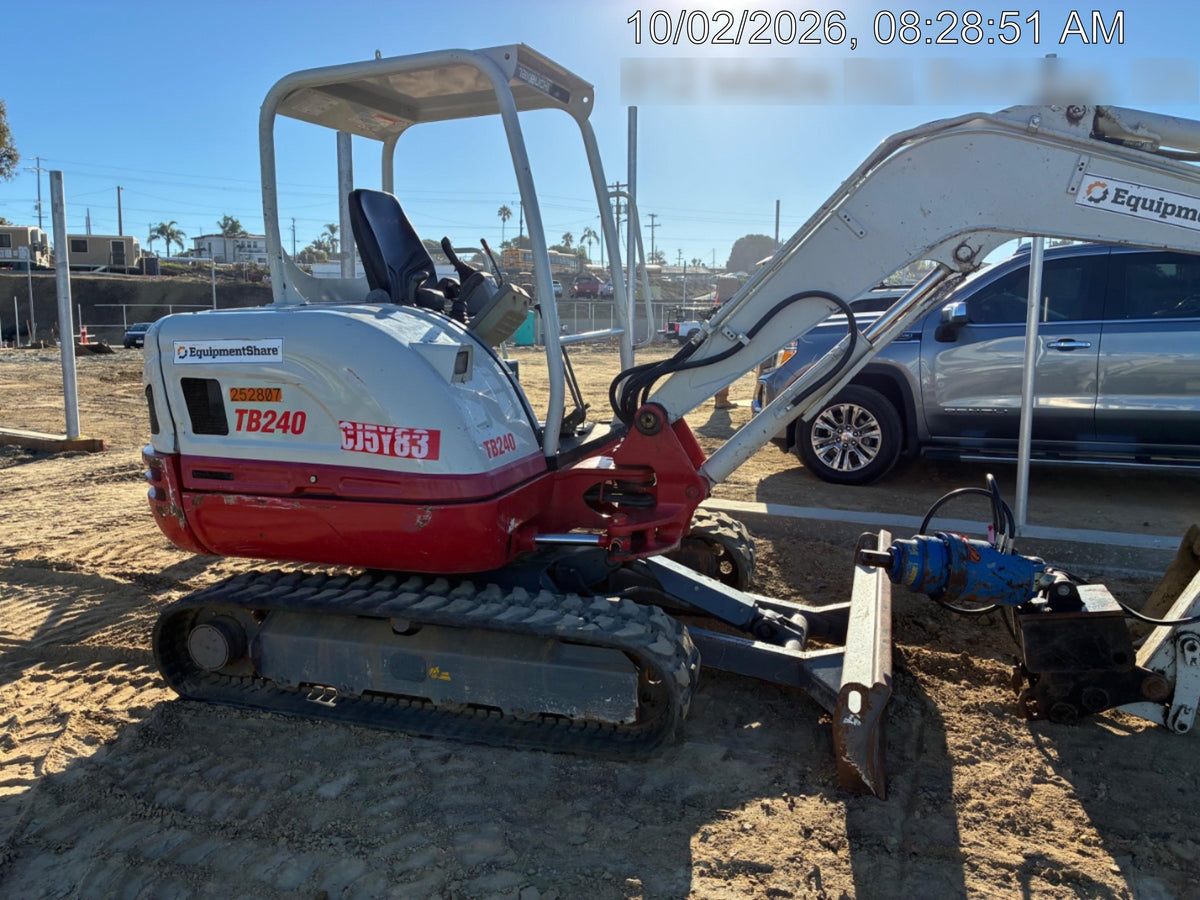 2021 TAKEUCHI TB240R