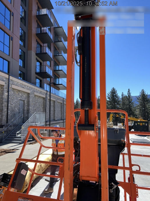 2019 JLG 860SJ