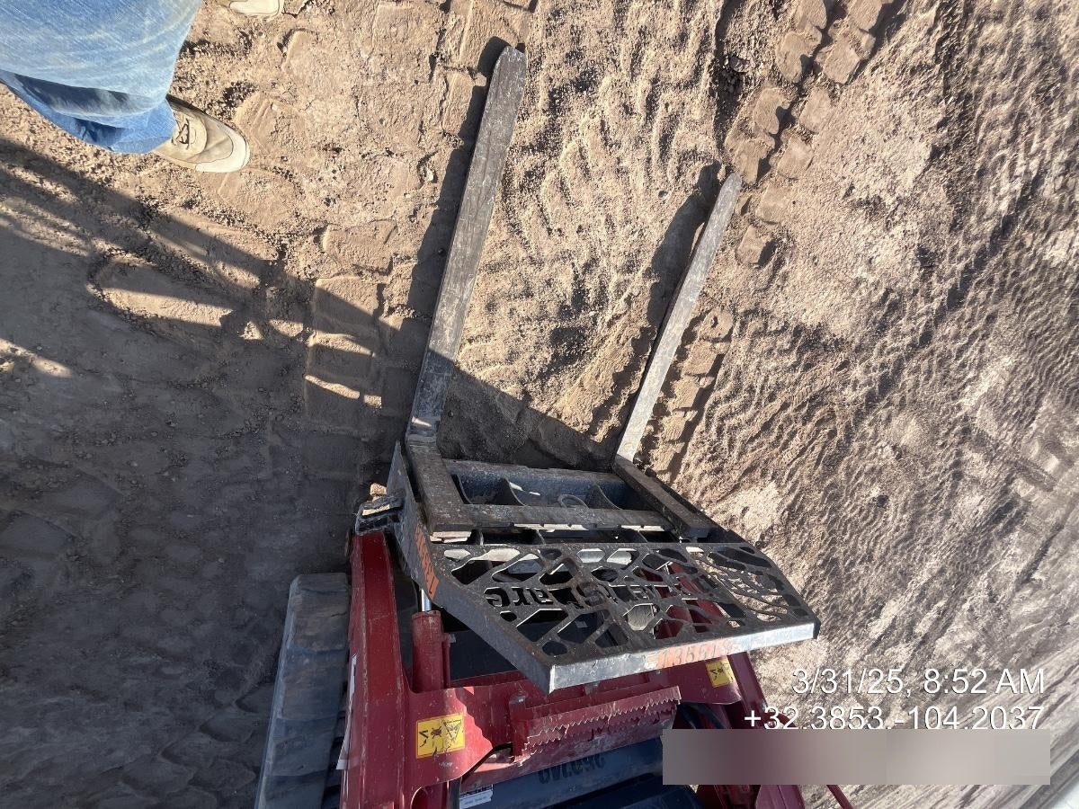2021 PALADIN 48" Pallet Forks - Paladin