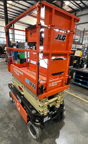 2023 JLG ES1932