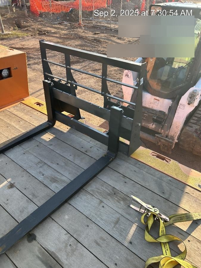 2025 ARROW MATERIAL HANDLING 48" Pallet Forks - Arrow