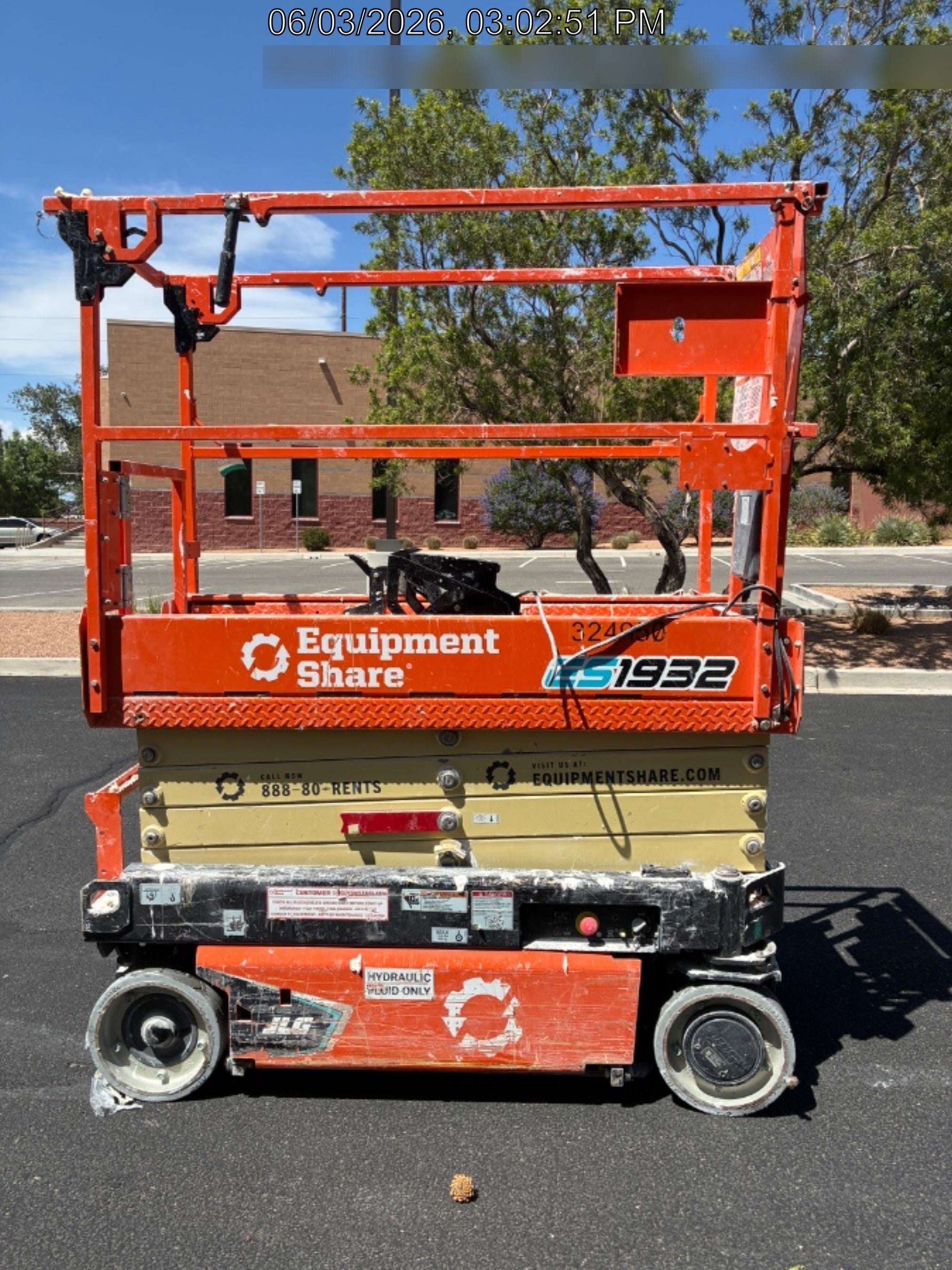 2023 JLG ES1932