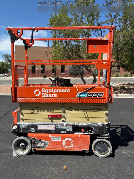 2023 JLG ES1932