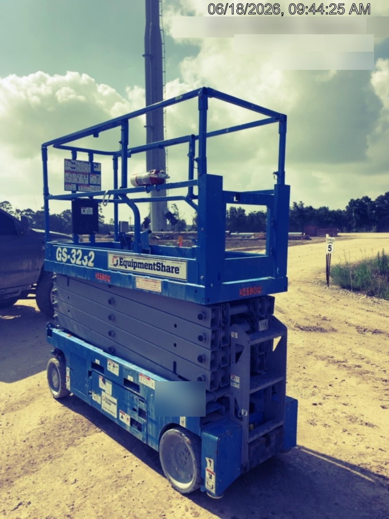 2023 GENIE GS-3232