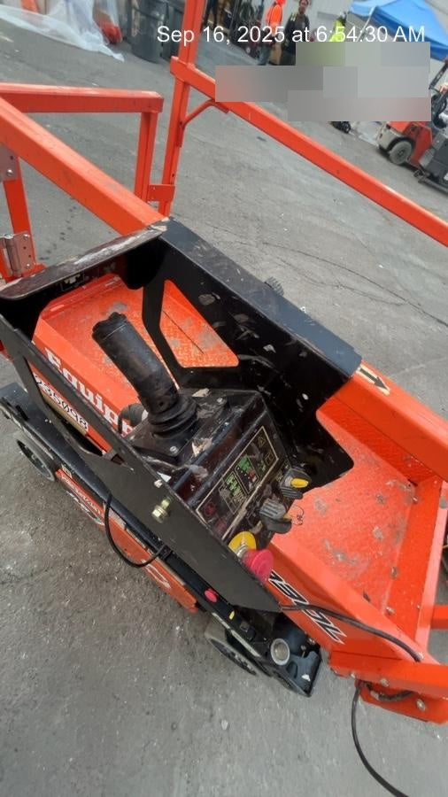 2022 JLG ES1330L
