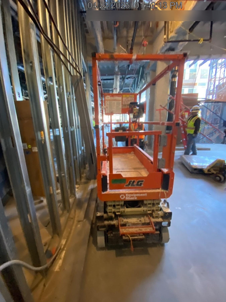2022 JLG ES1330L