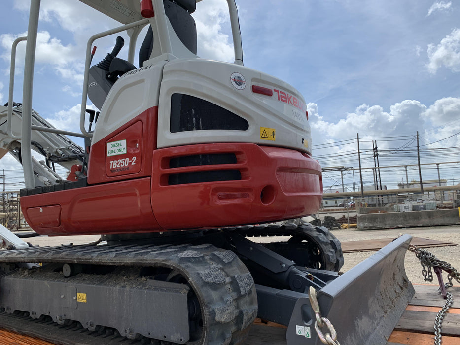 2021 TAKEUCHI TB250-2