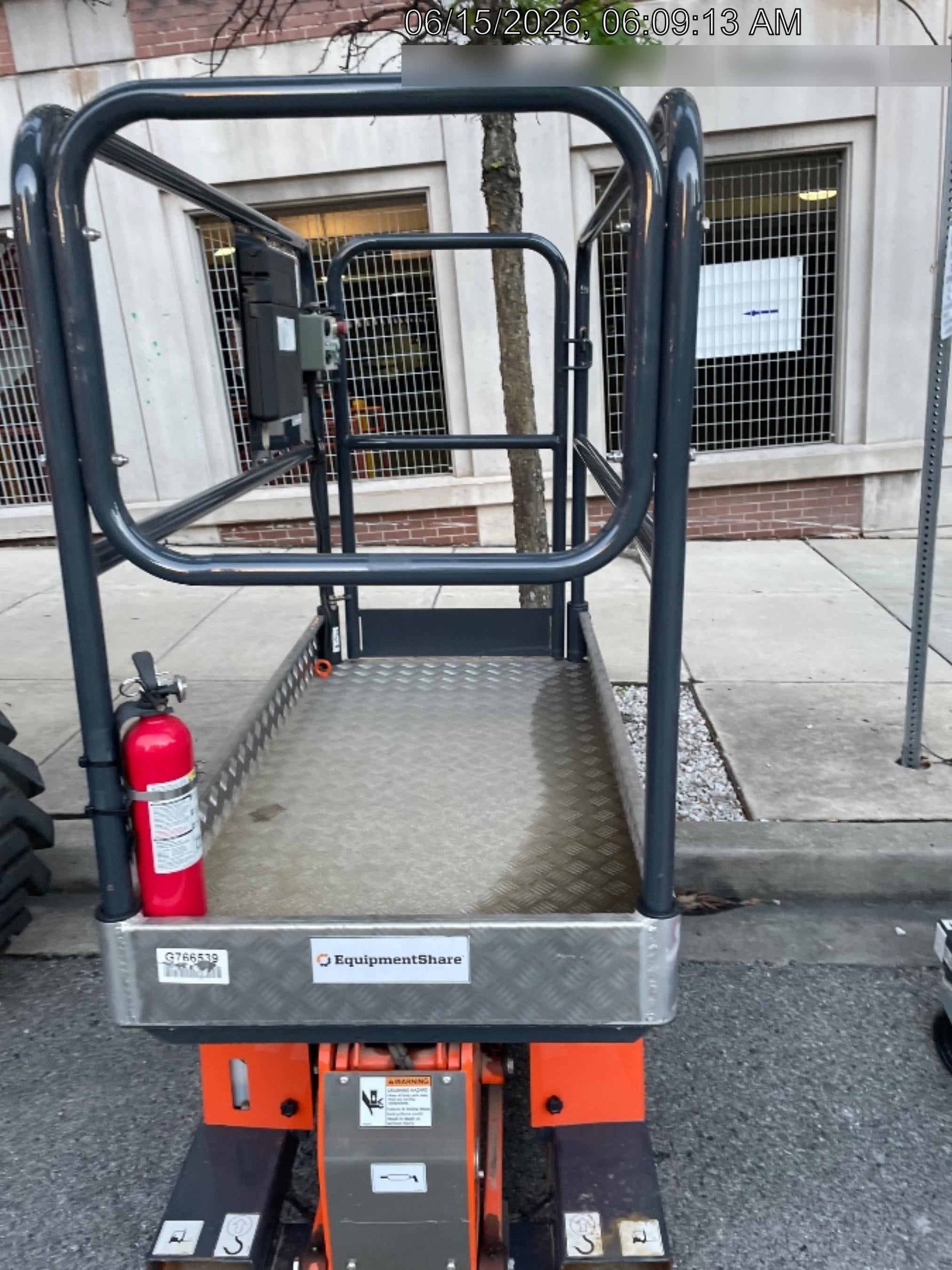 2023 JLG 1030P