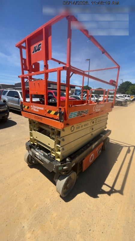 2022 JLG ES3246