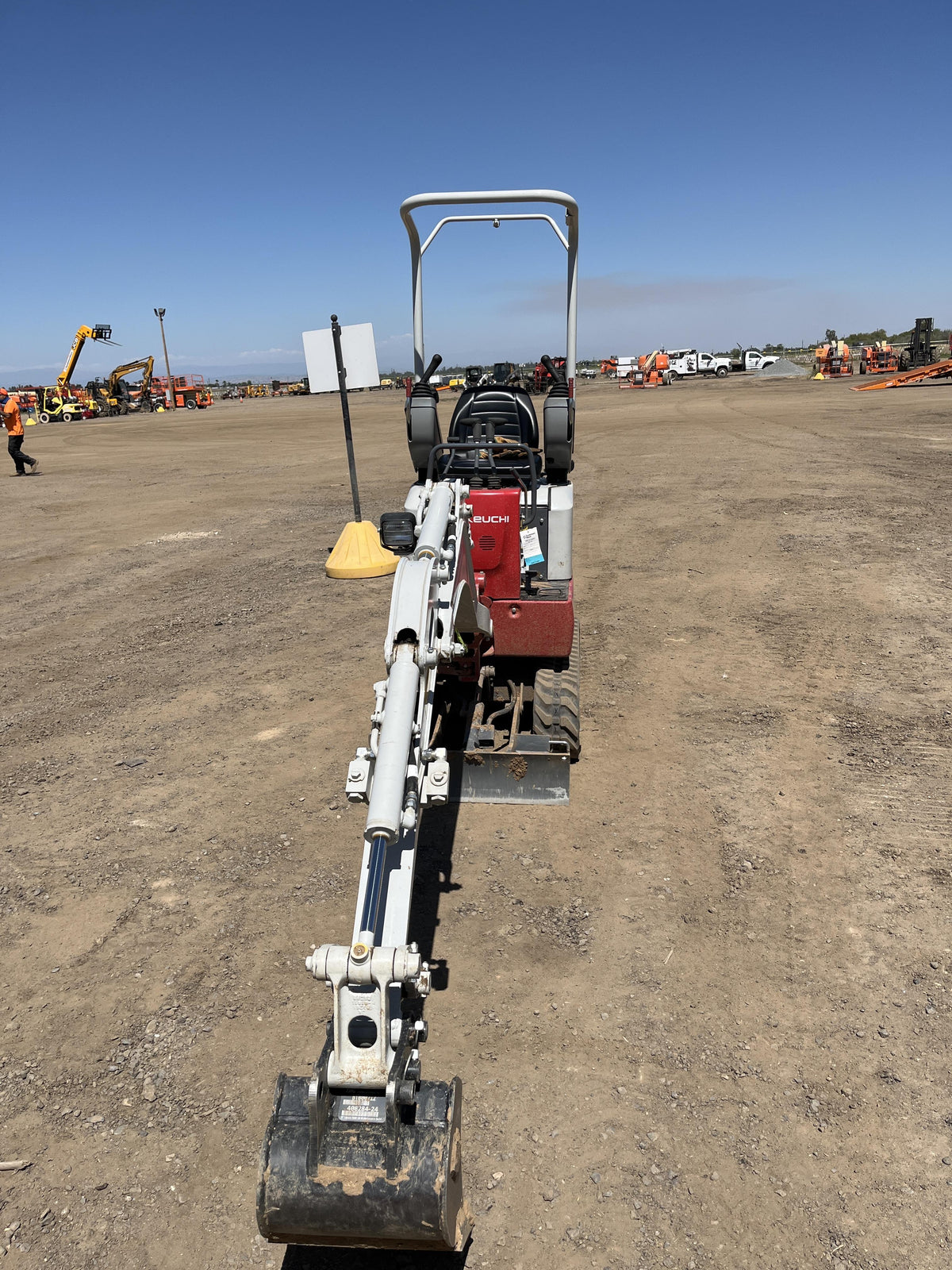 2023 TAKEUCHI TB210R