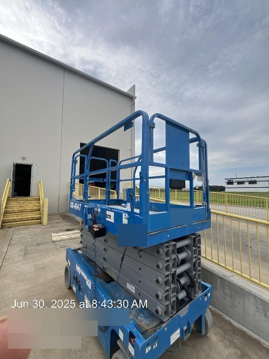 2019 Genie GS-4047 Folding rails with half height swing gate