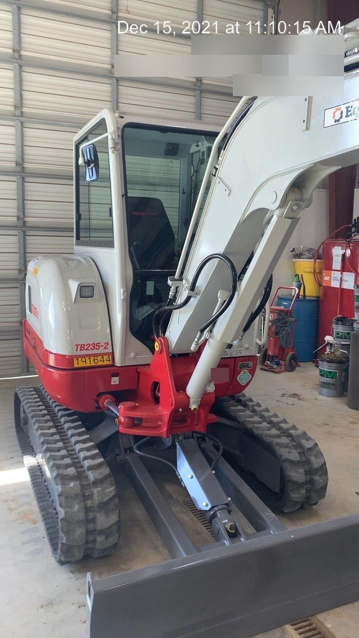 2021 TAKEUCHI TB235-2CR