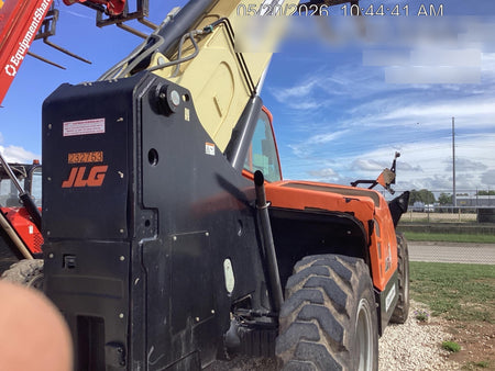 2022 JLG 1075