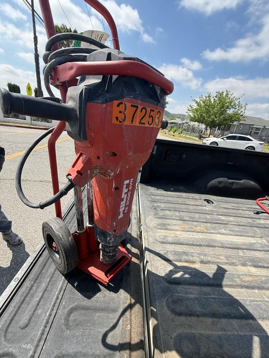 2023 HILTI TE 3000-AVR