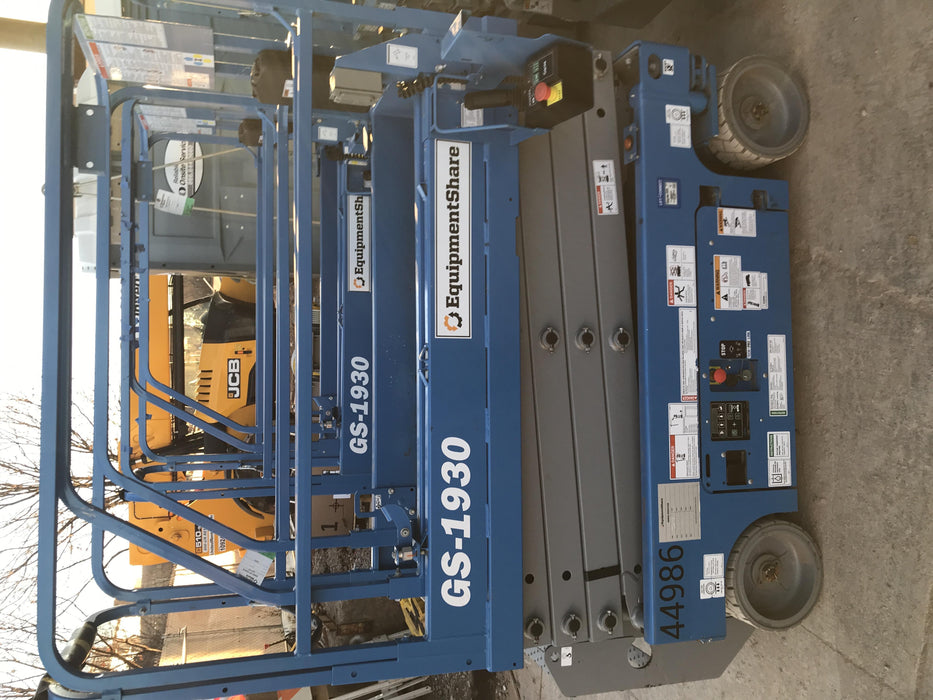 2019 Genie GS-1930 Fixed rails with chain Entry