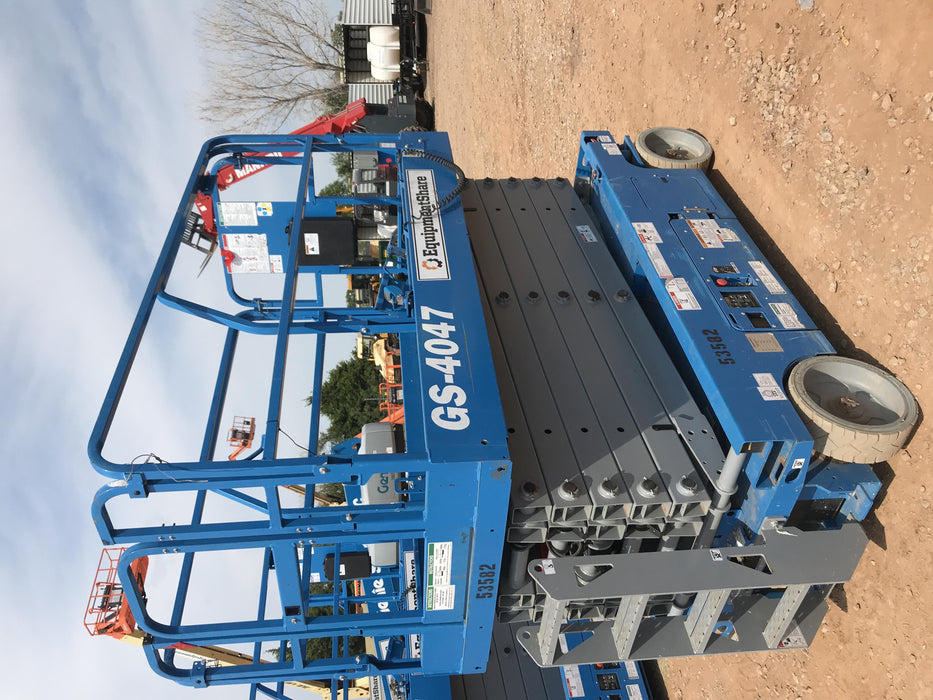 2019 Genie GS-4047 Folding rails with half height swing gate