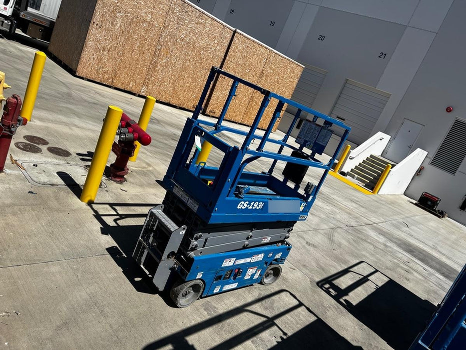 2020 Genie GS-1930 Solid Non Marking Tires, Beacon, Folding rails with half height swing gate, 800W Inverter