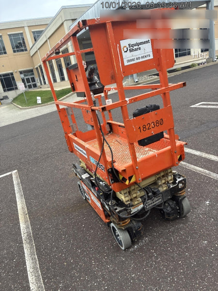 2021 JLG ES1330L