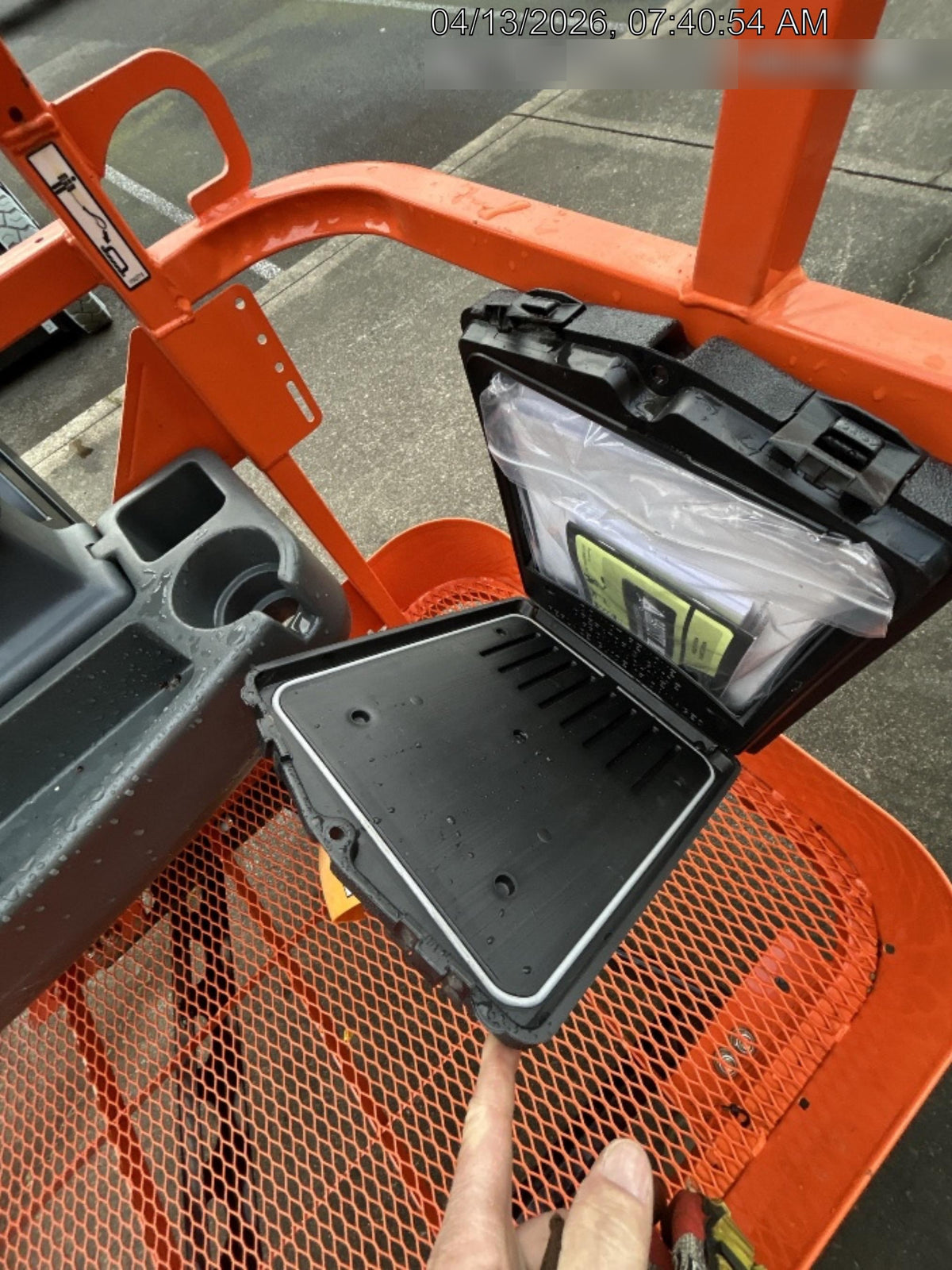 2025 JLG E300AJP