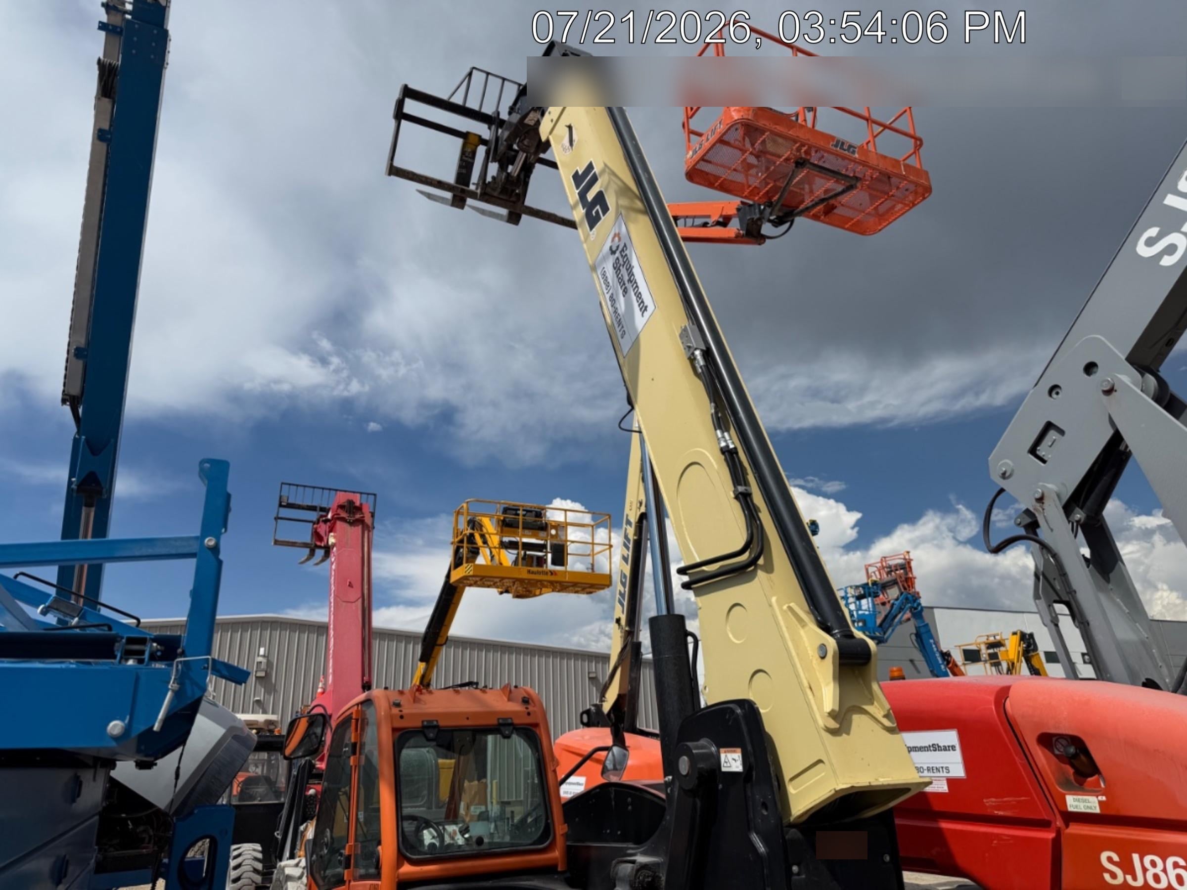 2017 JLG 742