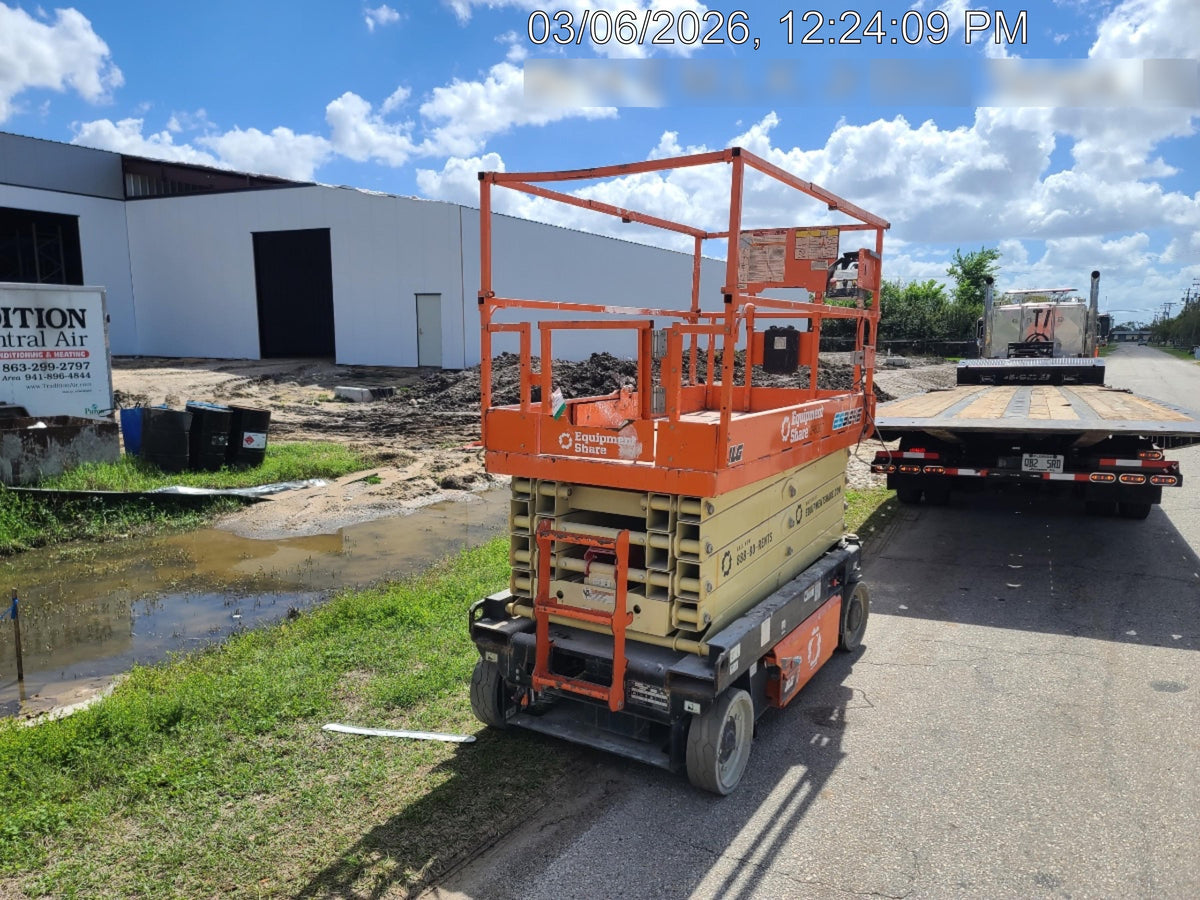 2023 JLG ES3246