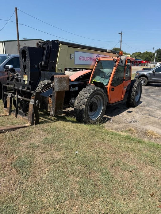 2016 JLG 1055