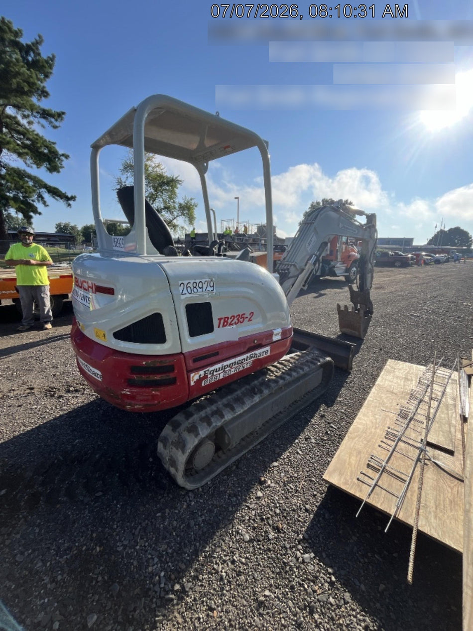 2022 TAKEUCHI TB235-2R