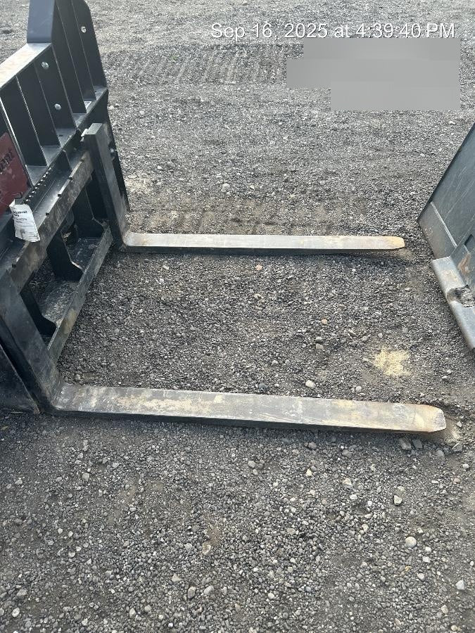 2023 ARROW MATERIAL HANDLING 48" Pallet Forks - Arrow