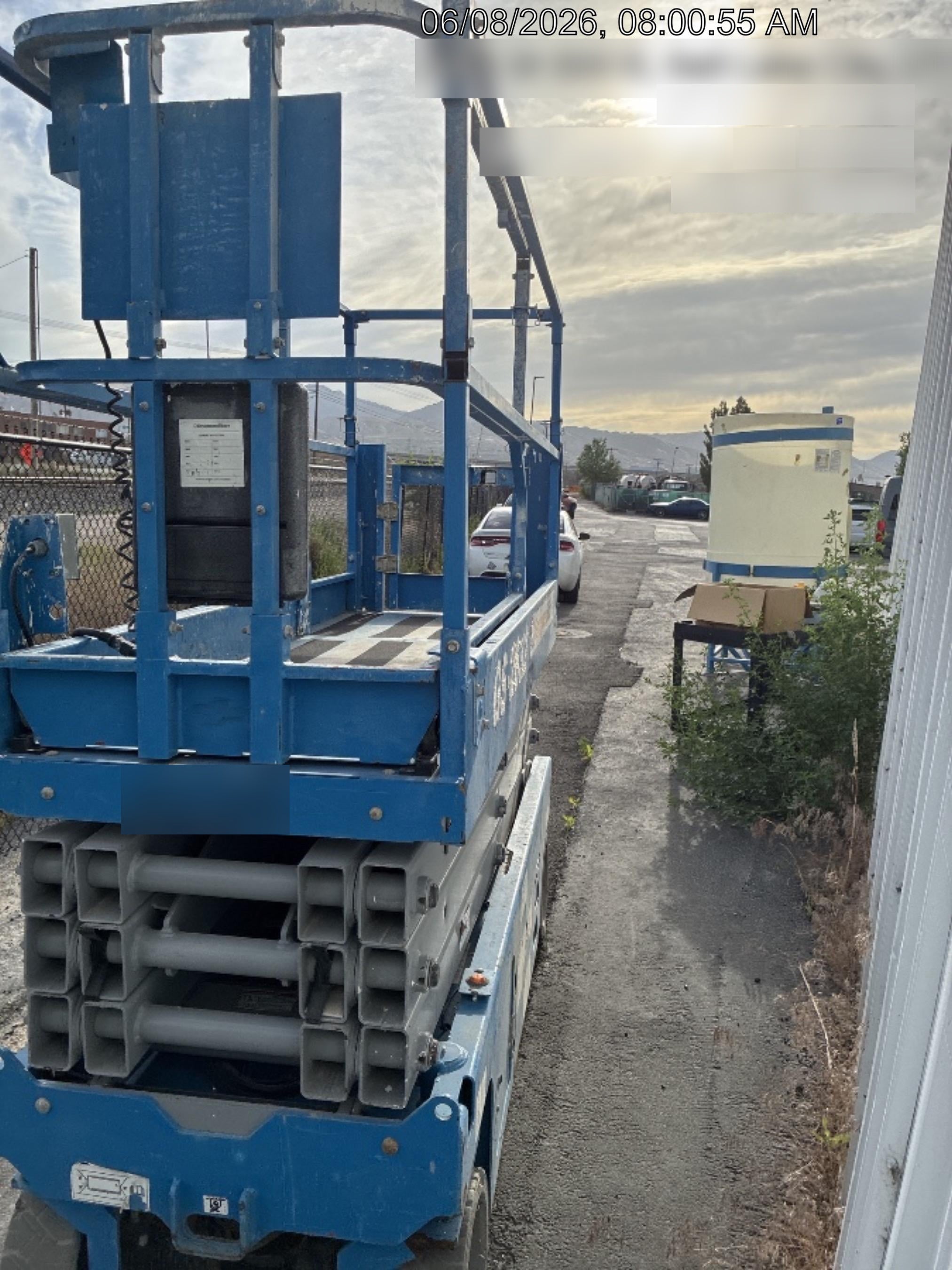 2019 Genie GS-2632 Folding rails with half height swing gate